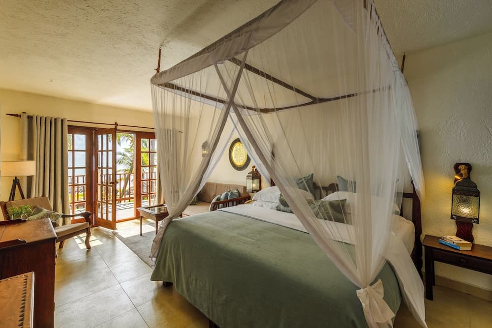 Breezes Beach Club & Spa – Half Board