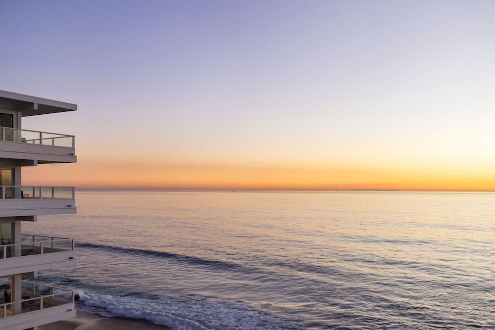 Pacific Edge Oceanfront Hotel