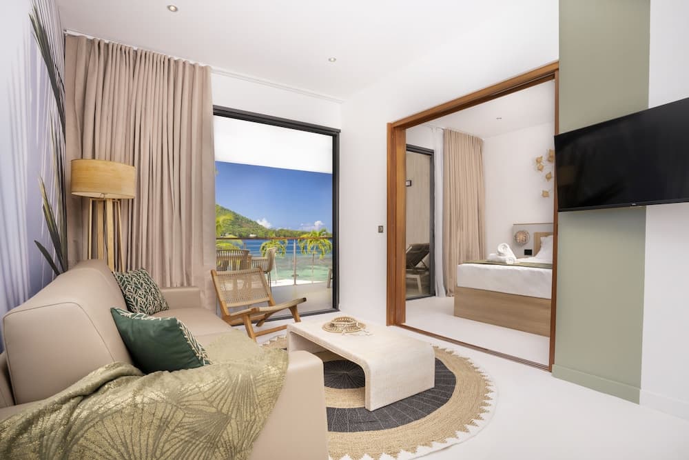 Cook's Bay Hotel and Suites