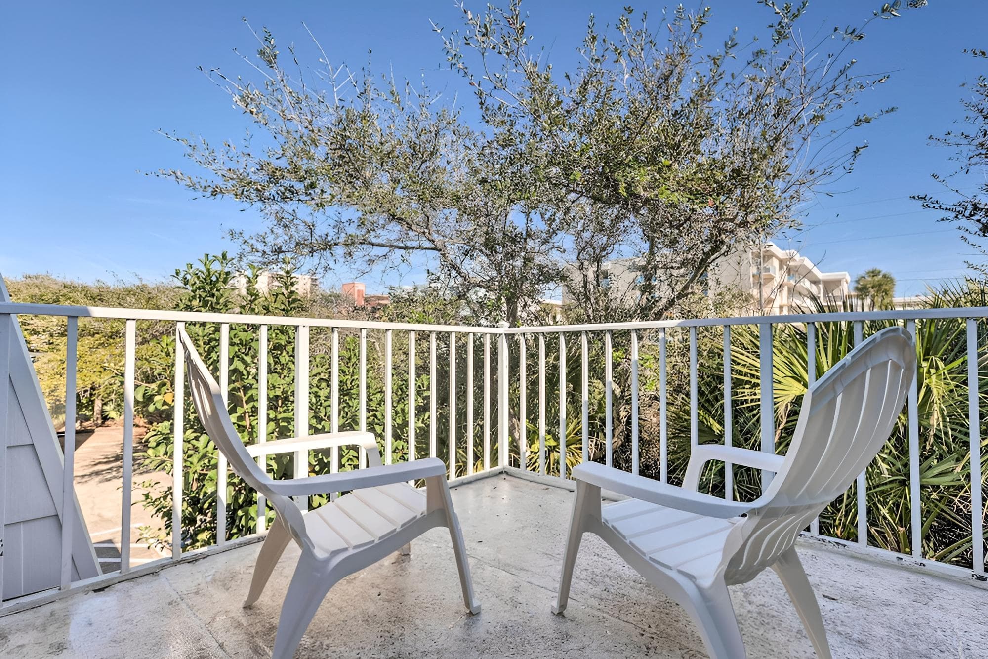 Condo w/ Amenities: Walk to New Smyrna Beach!