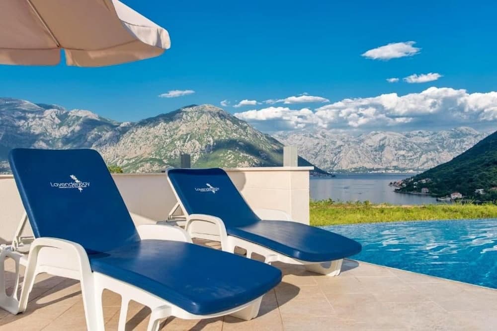 Impeccable 1-bed Apartment in Morinj