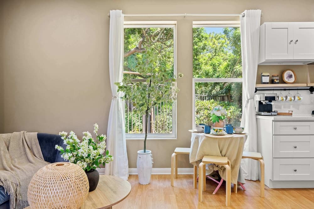 Tranquil Nature Retreat Private Patio & Cozy Charm