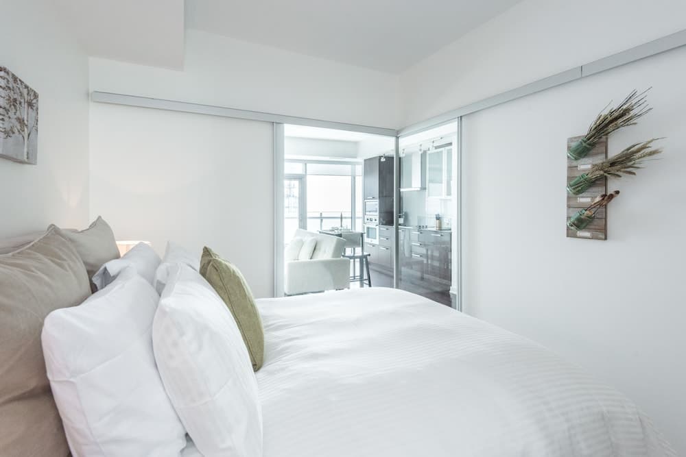 Noel Suites - York and Bremner