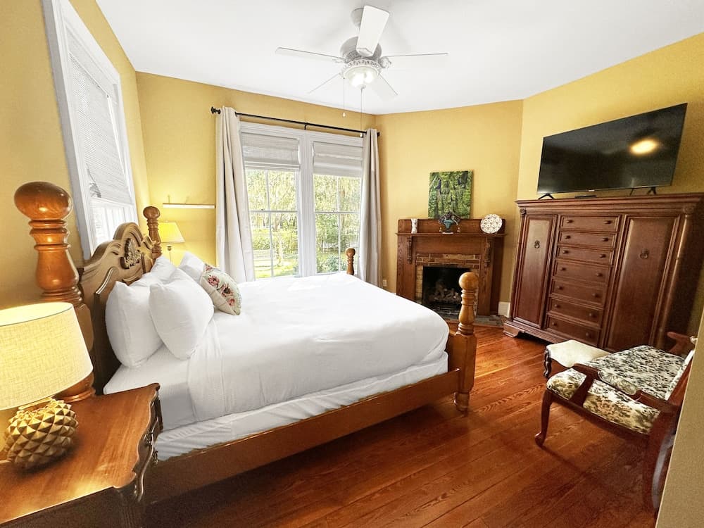 Camellia Rose Inn