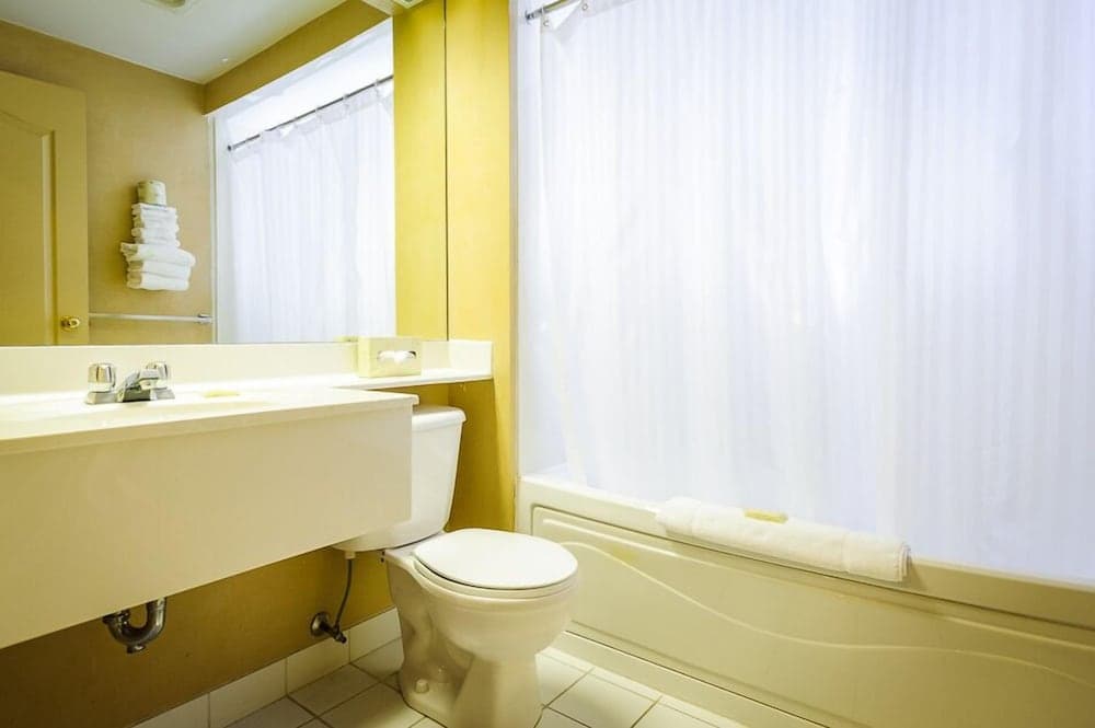 Peterborough Inn & Suites Hotel