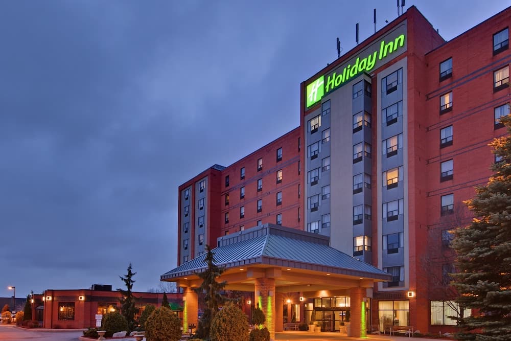 Holiday Inn & Suites Windsor Ambassador Bridge by IHG