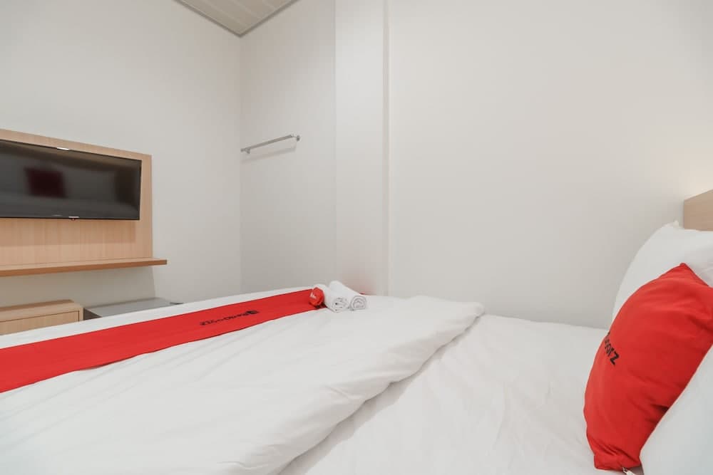 RedDoorz Plus near RS RK Charitas 2 Palembang