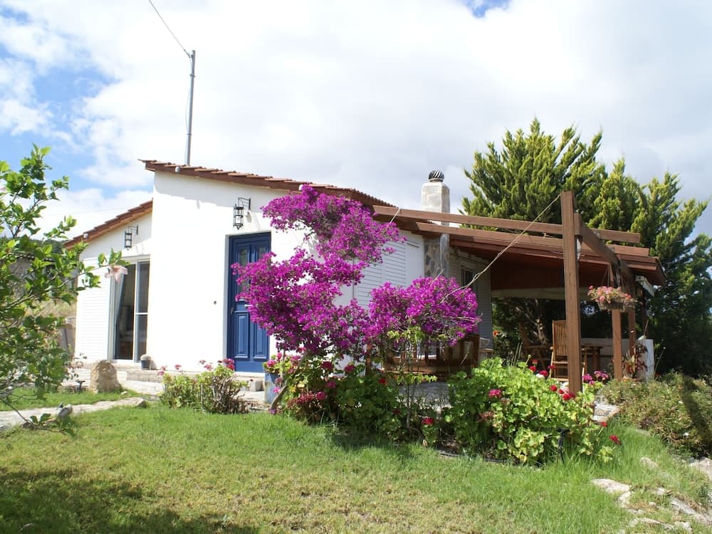Holiday Home With Garden in Kritinia