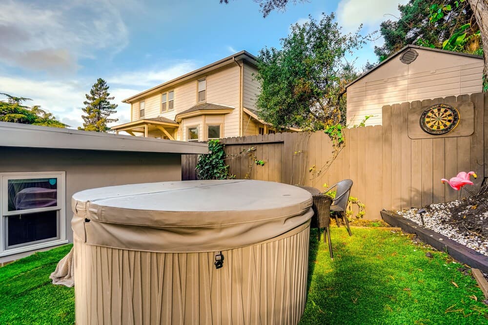 Oakland Apartment w/ Shared Hidden Backyard Oasis!