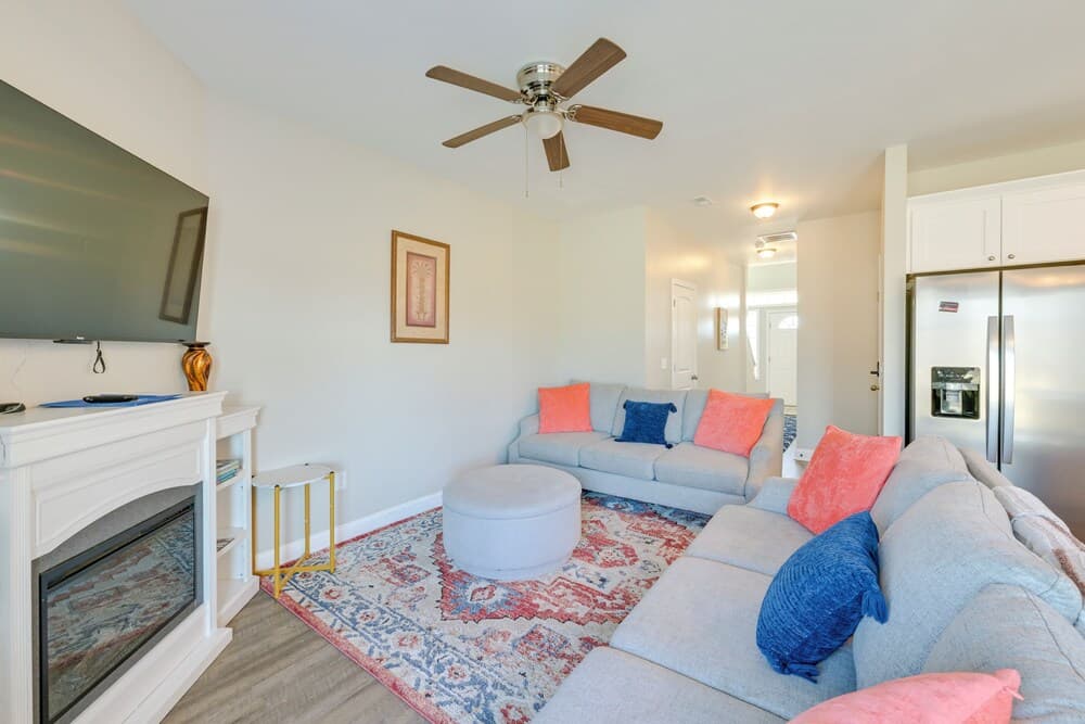 6 Mi to PNC Music Pavilion: Concord Townhome