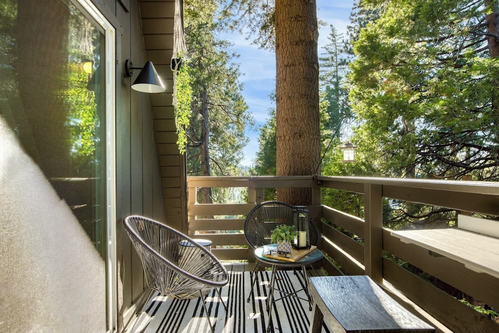 A-frame Retreat Chic and Modern Forest Views, Hammock, Outdoor Dining, Decks