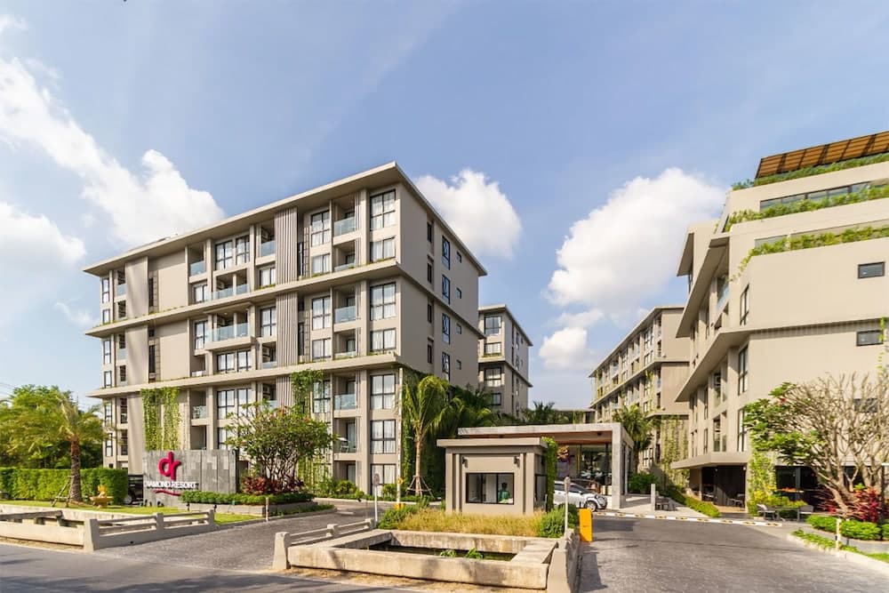 Diamond Condominium 2706