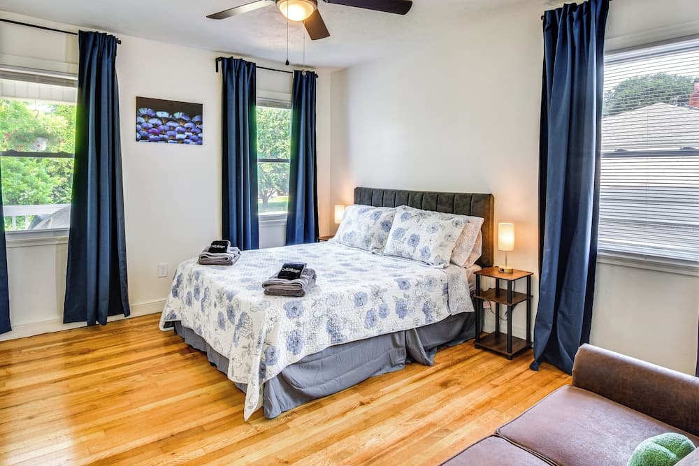 4 Mi to Clemson : Pet-friendly Seneca Cottage