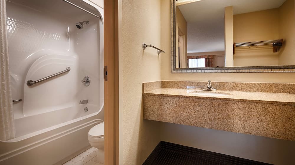 Best Western Inn & Suites - Monroe