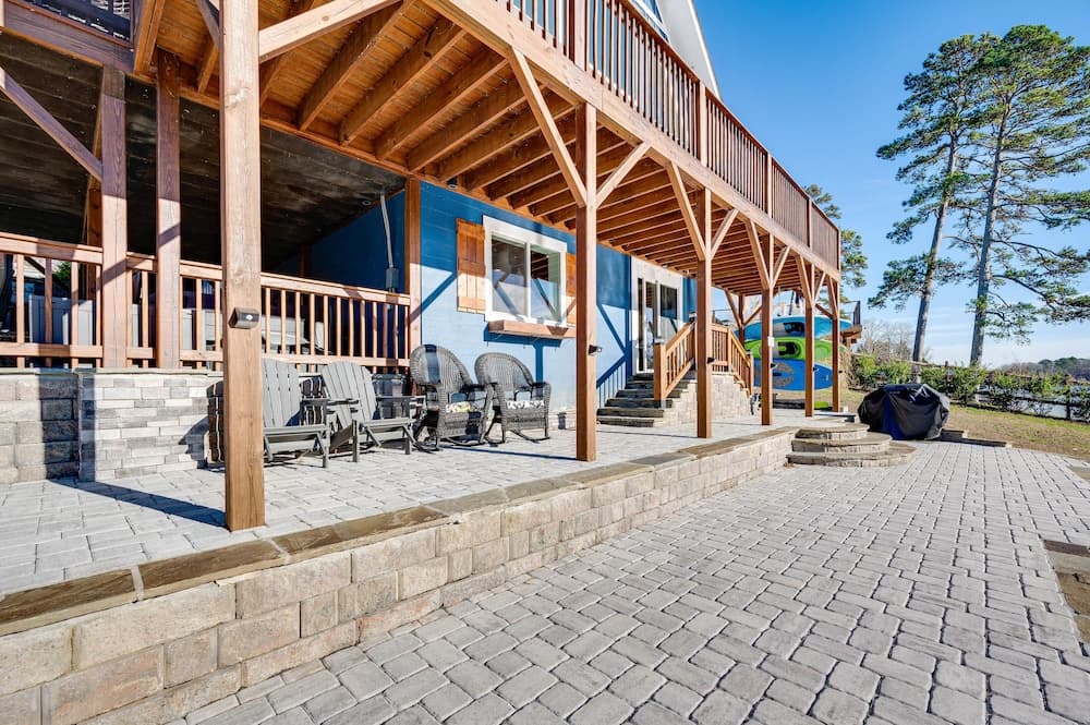 Lakefront New London Retreat w/ Dock & Hot Tub!