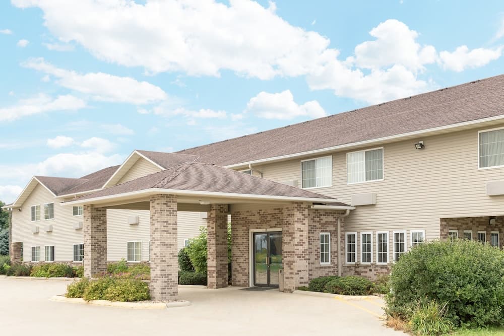 Super 8 by Wyndham Osage