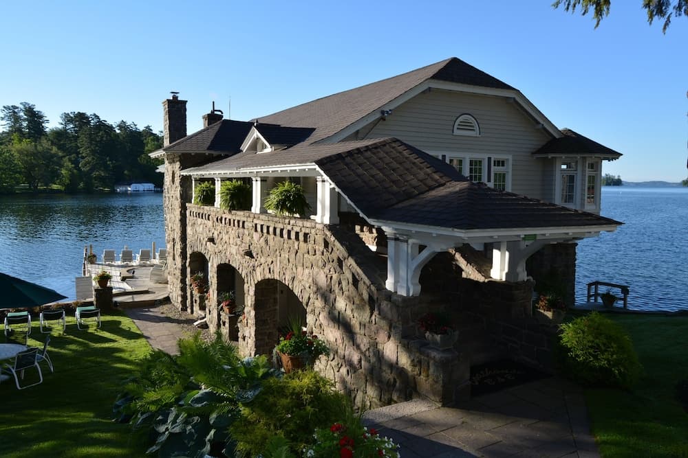 Boathouse Waterfront Lodging