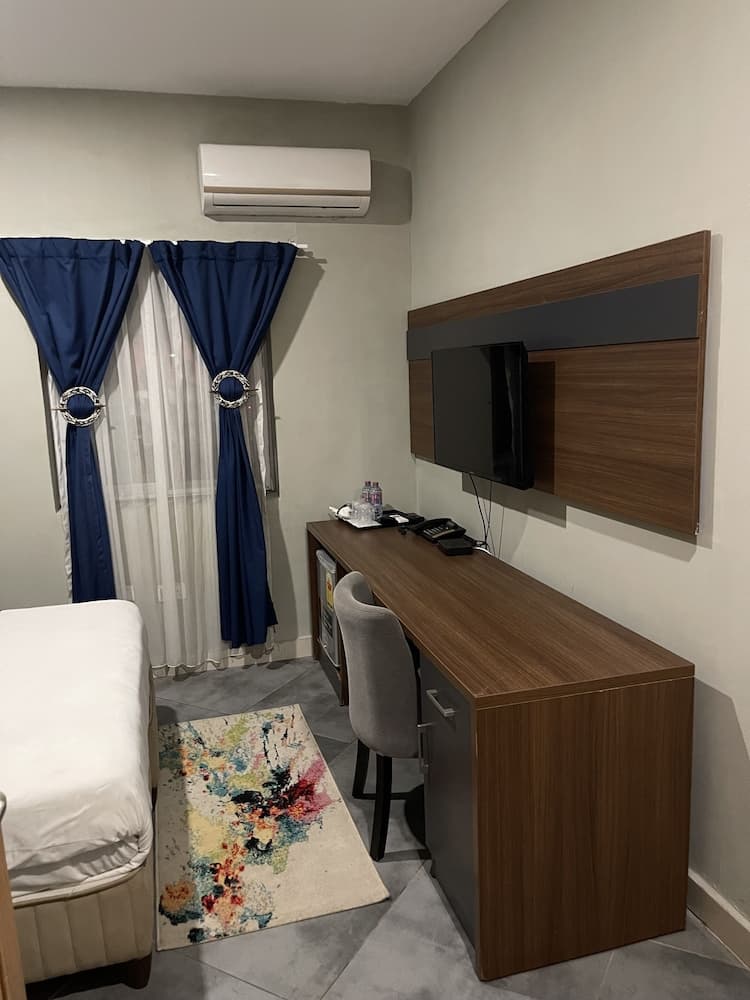 Midway Hotel