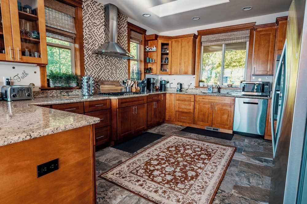 Stunning House with Views of Puget Sound Ideal for Family Reunions