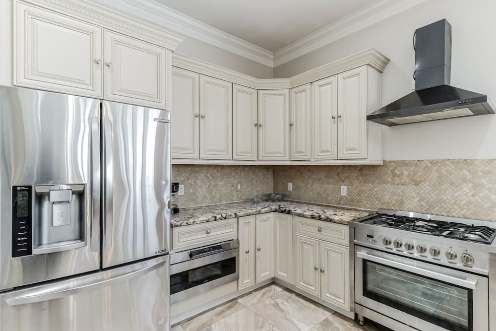 Charming 2 Story Retreat 2 Bedroom Home by RedAwning