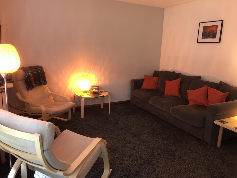 Super 2 Bedroom Flat near Dalkeith Town Center
