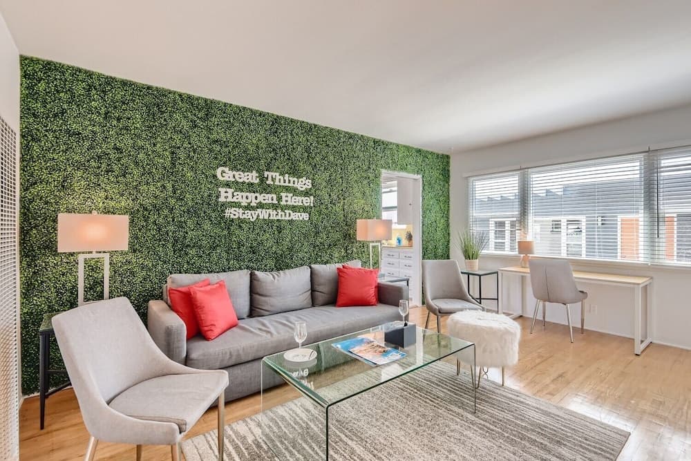 Signature KING 1BR In Top Beach Location (AB)