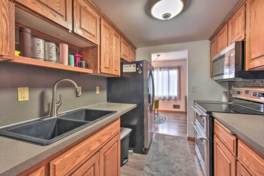 Brooklyn Park Abode 12 Mi to Dtwn Minneapolis
