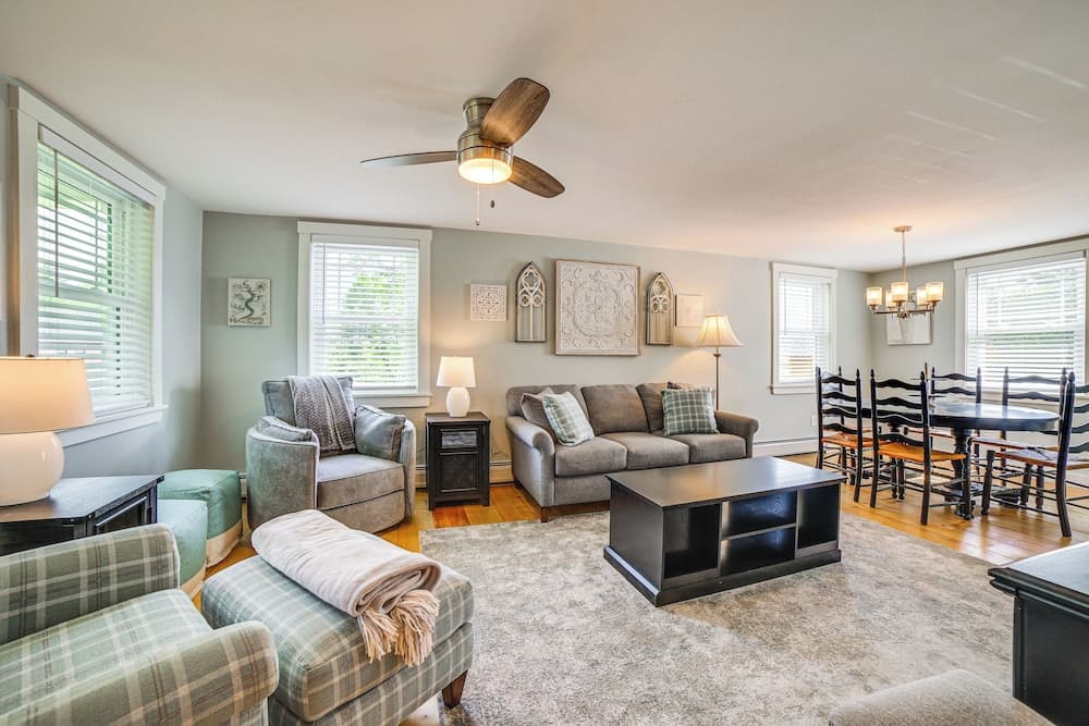 Charming Cavendish Cottage: All-season Retreat!
