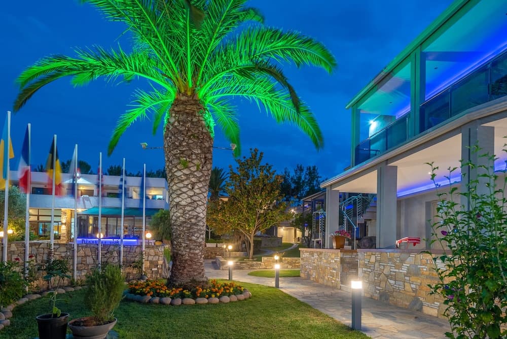 Dionysos Hotel & Suites