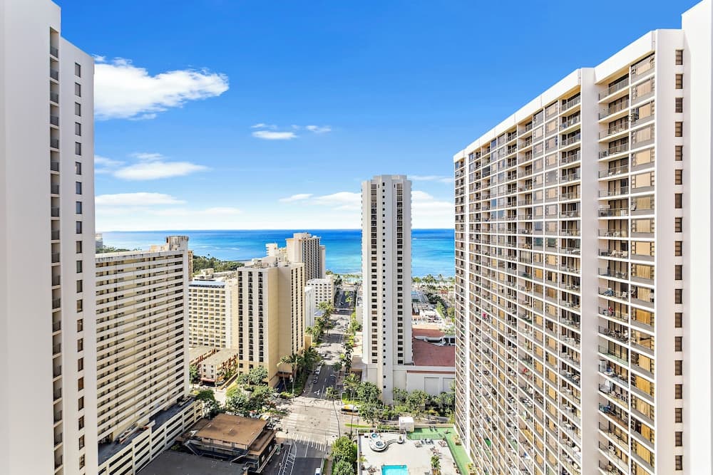 Premium Remodeled Condo with Ocean View and Parking