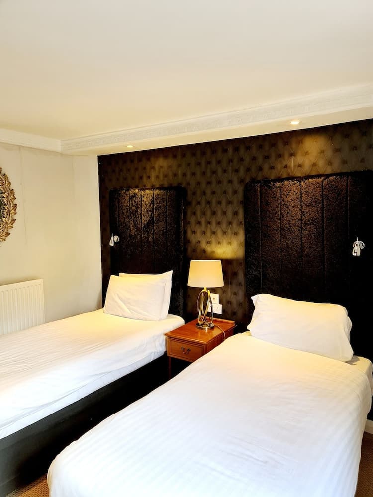 Barons Court Hotel