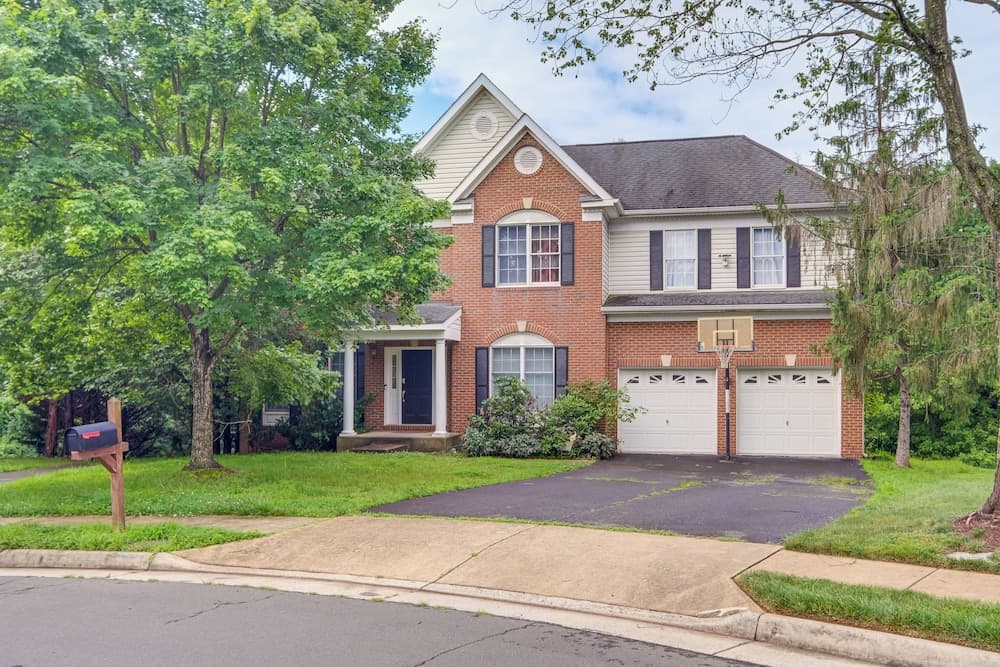 4 Mi to Dulles Airport: Spacious D.c. Area Home