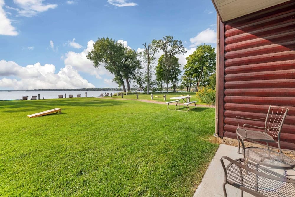 Best Western Premier The Lodge on Lake Detroit