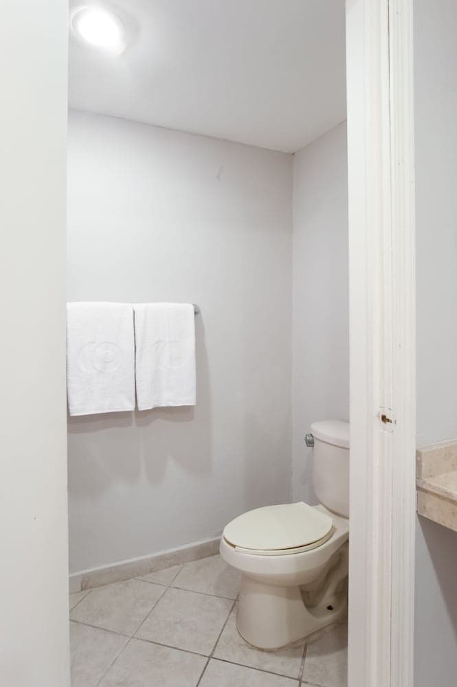 Boca Inn Hotel & Suites