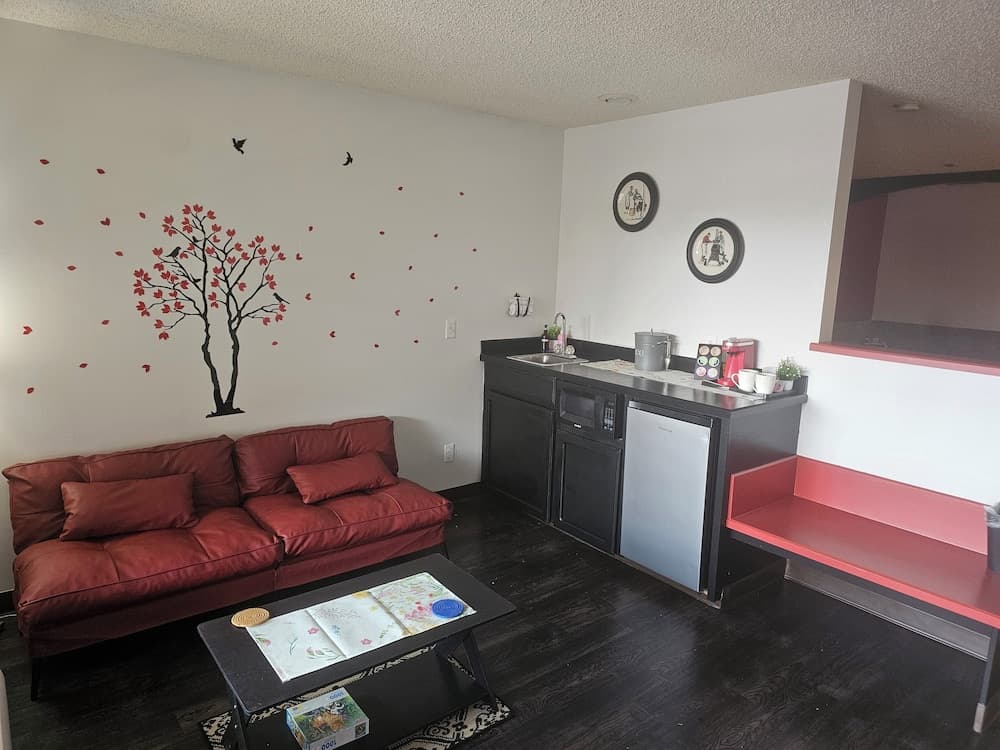 Rose City Inn and Suites