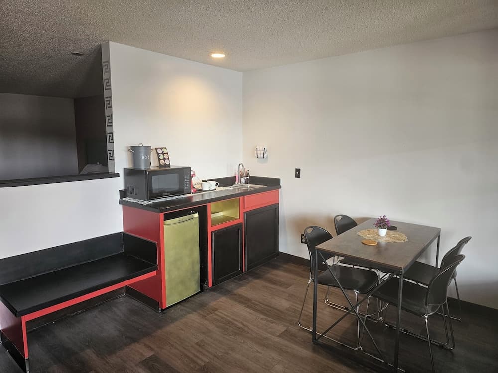 Rose City Inn and Suites
