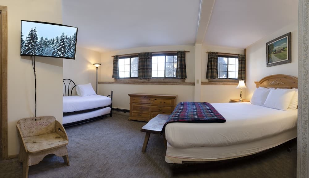 Summit Lodge