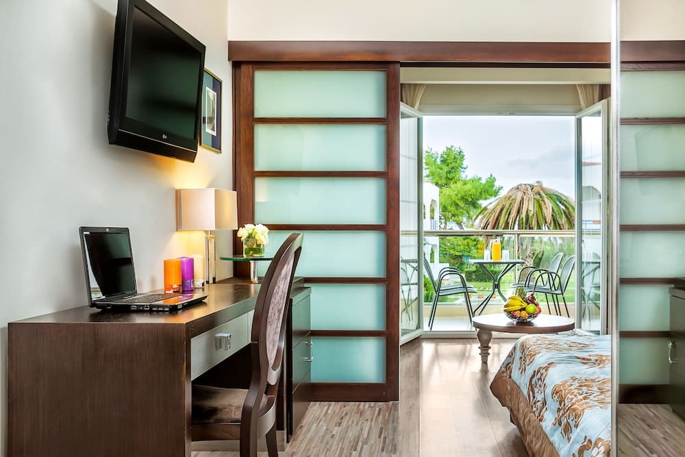 Elinotel Apolamare Hotel
