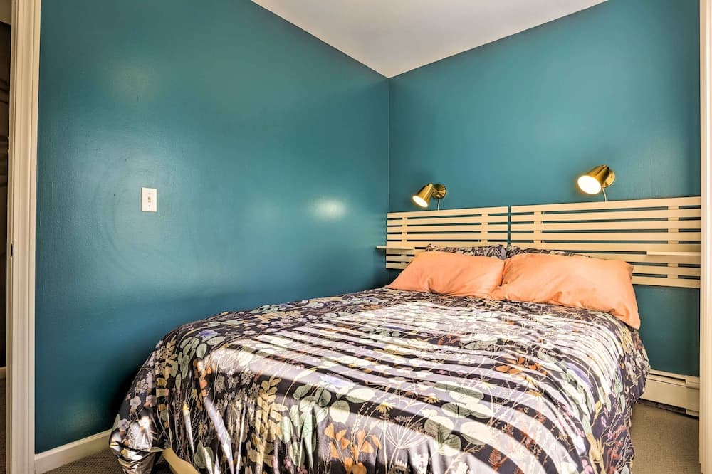 Vibrant Teaneck Home ~ 12 Mi to Manhattan!