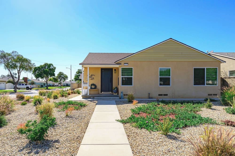 Stylish New Home Bright, Modern & Fully Stocked