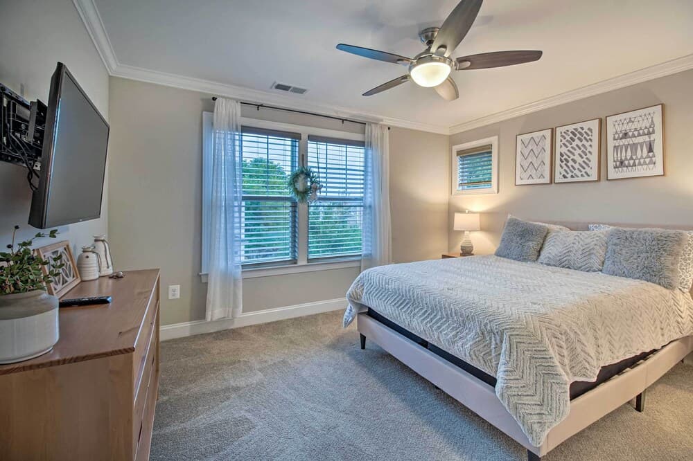 Downtown Fredericksburg Home w/ Large Patio!