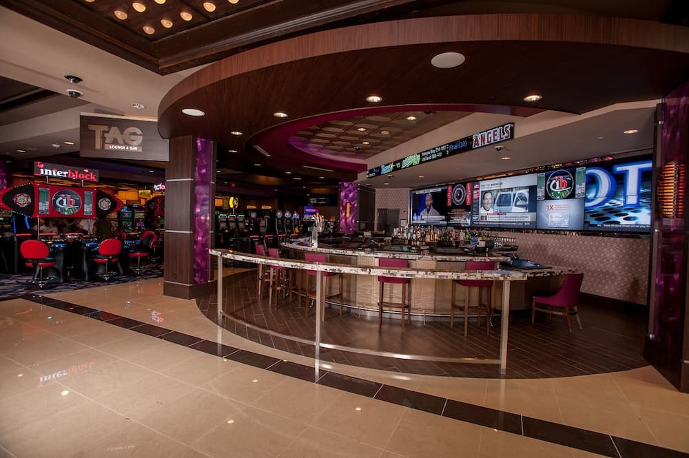 Harrah's Council Bluffs – A Caesars Rewards Destination