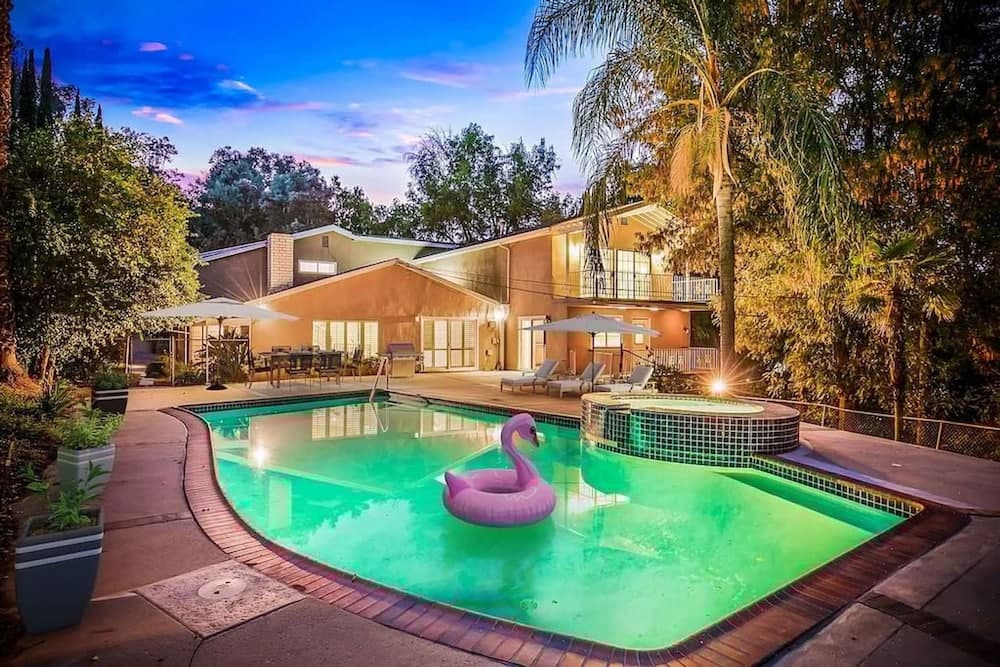Pacific Dreams at Woodland Hills Distinguished 8 Br 6 5 BA Residence With Pool and Spa Sleeps 16