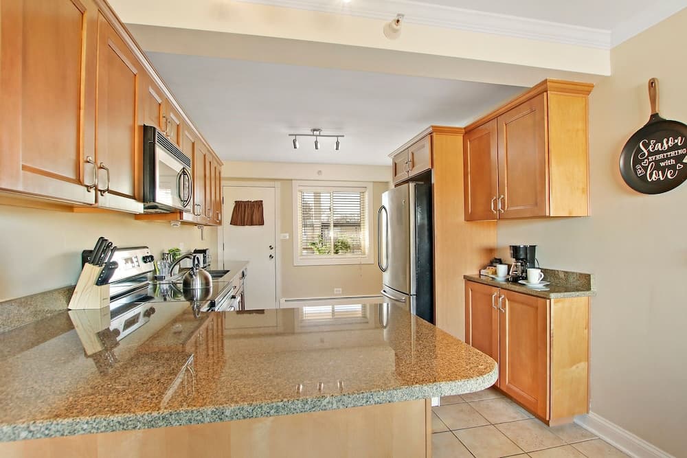 Sunny 1BR Apt in Suburb - Salem 3C rep
