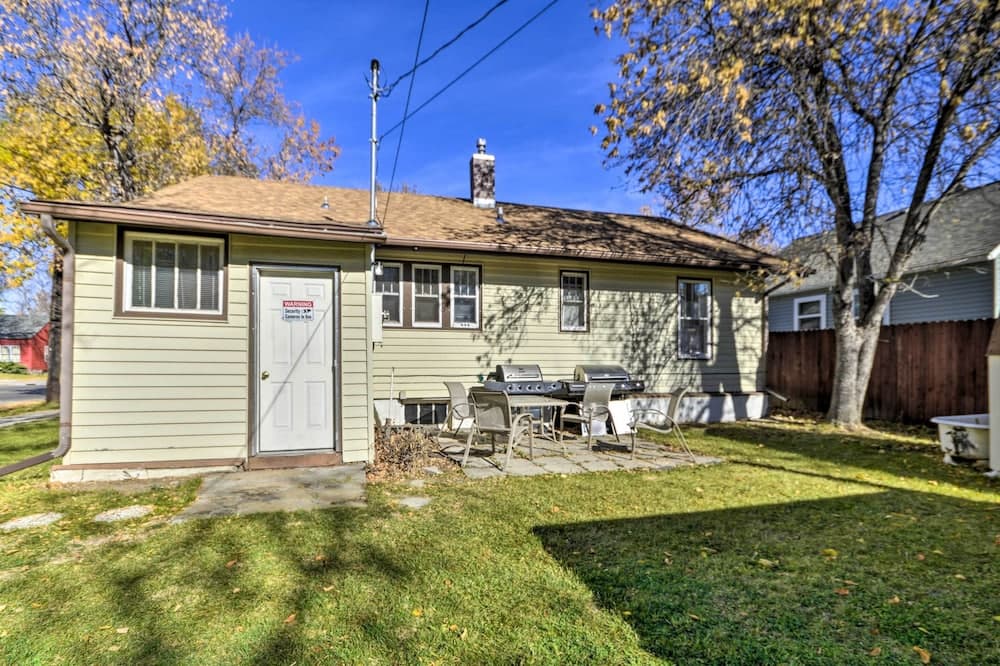 Charming Montana Home w/ Grill: 6 Mi to Lake Elmo!