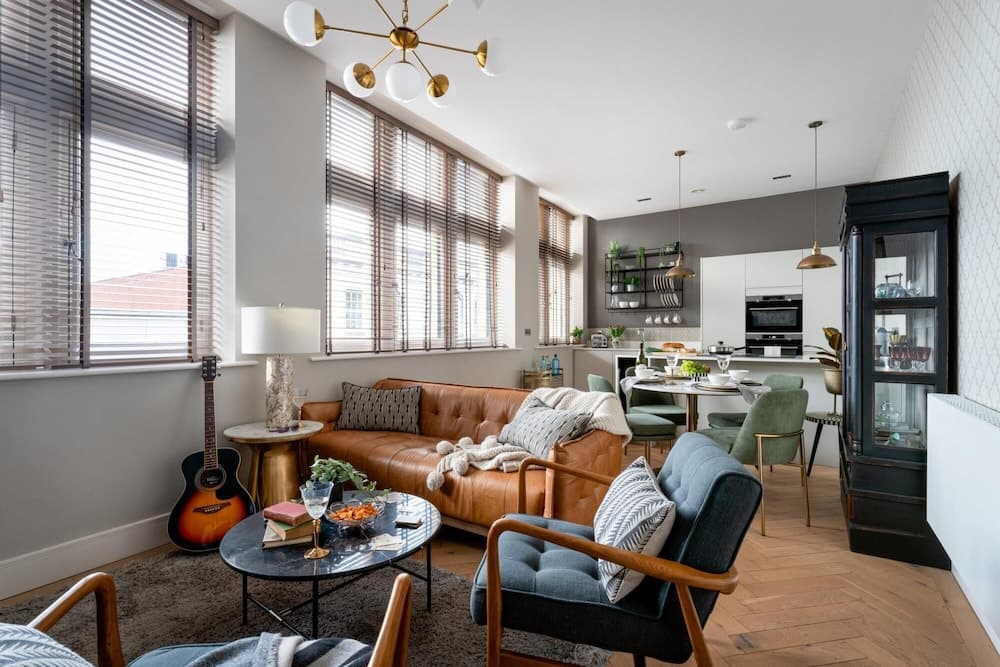 Cathedral Yard - Art Deco Luxury