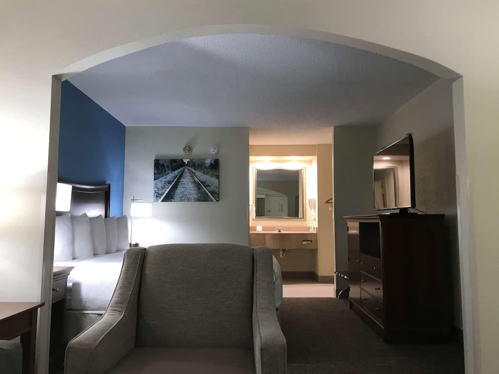 Best Western Inn & Suites - Monroe