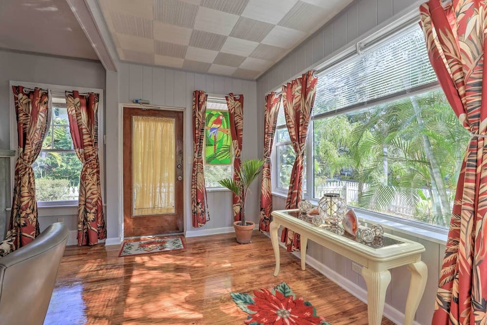 Historic Bradenton Cottage ~ 1 Mi to Downtown