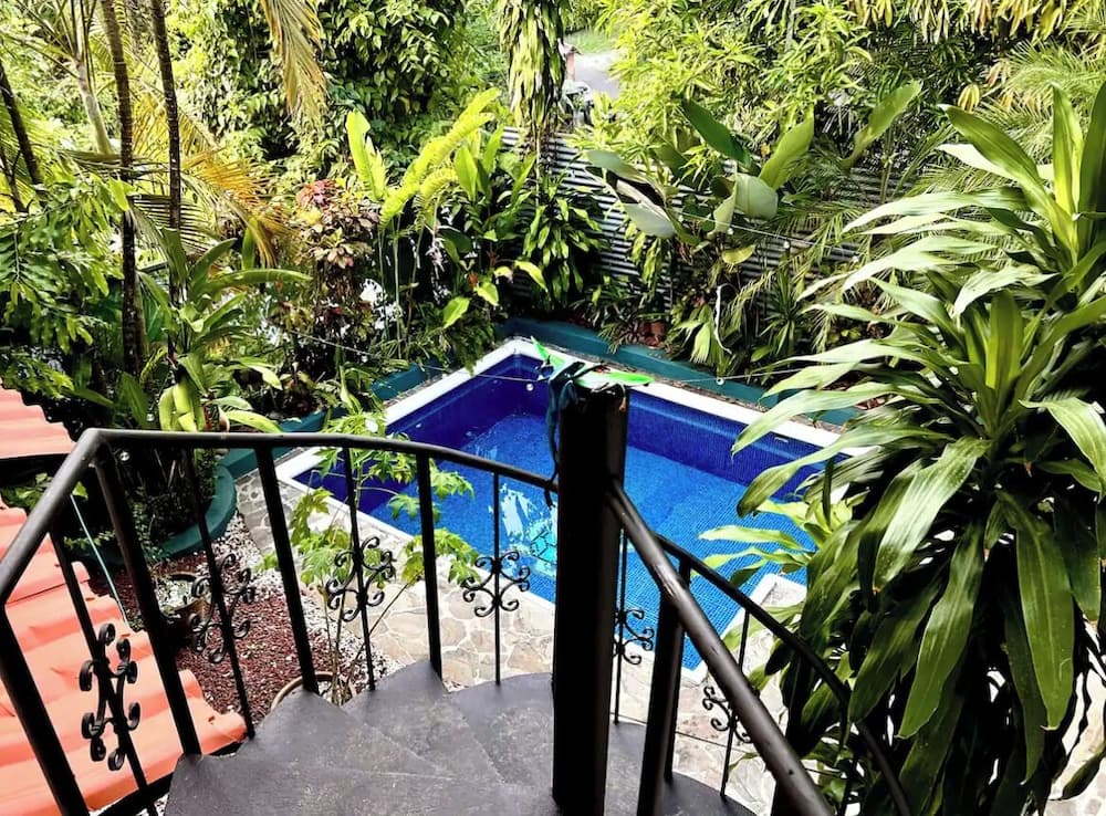 Beautiful private villa w private pool