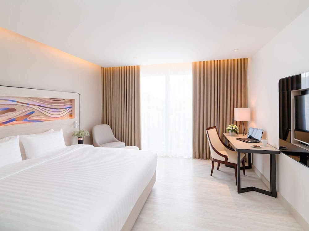 Novotel Phuket City Phokeethra Hotel